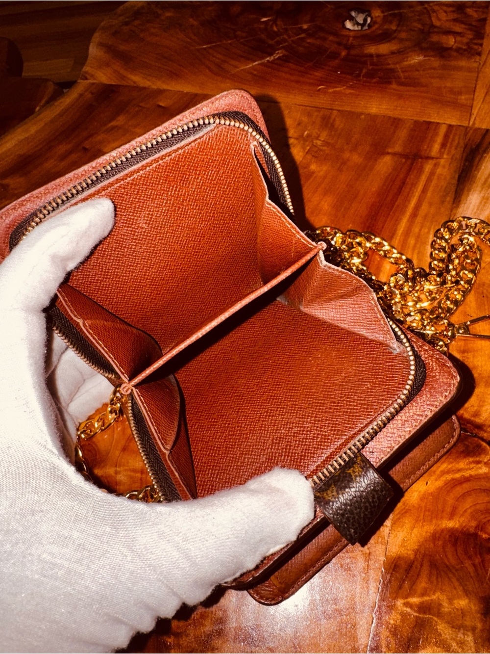 Louis Vuitton vintage compact, wallet, monogram brown, 2002 with unbranded chain - Picture 14 of 17